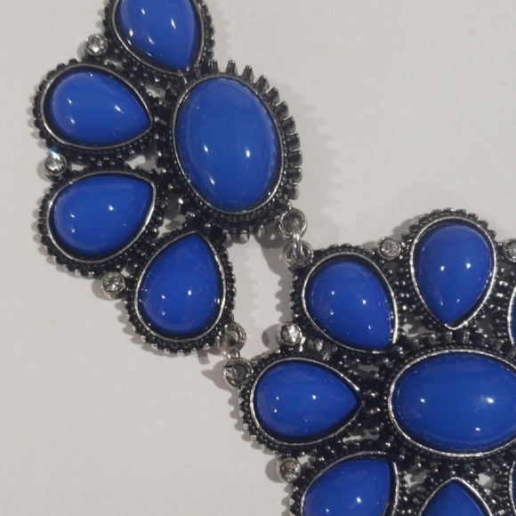 Mudd Silver-Tone Blue Statement Necklace – Bold, Elegant Women’s Fashion Jewelry - Picture 6 of 10